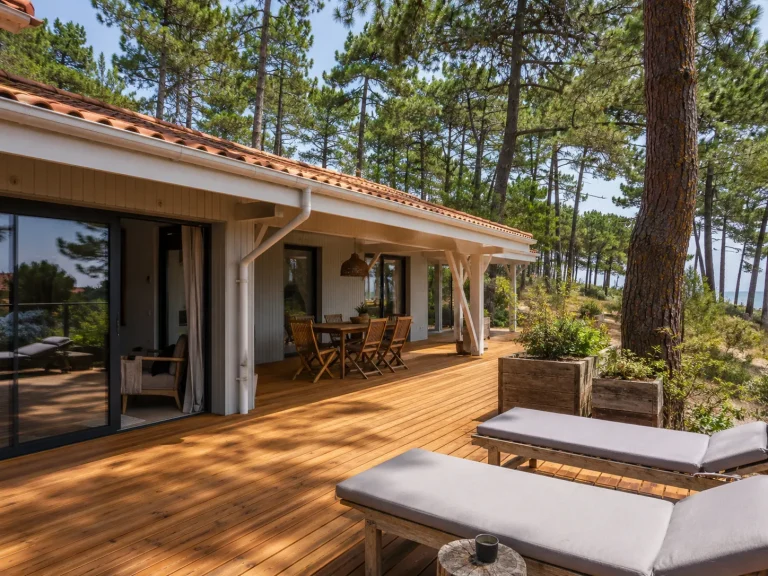 Terrasse bois pin maritime traitée au saturateur à Gujan-Mestras, Bassin d'Arcachon